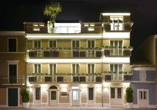 www.operaartesuiteapartments.com