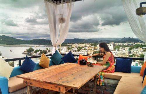 www.banjarahostels.com