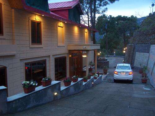 www.kasauliforestville.com