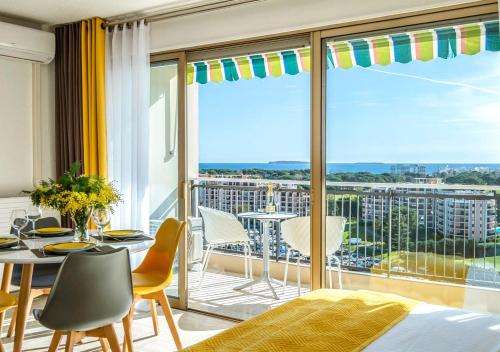 www.ahotelm.com