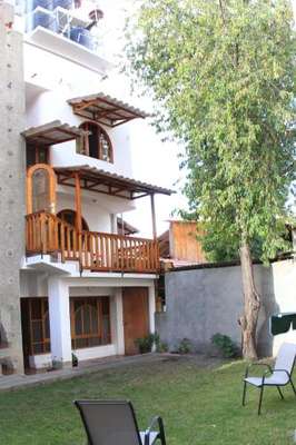 www.eljacalhostel.com