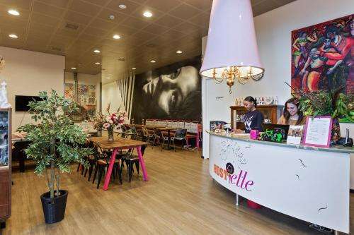 www.hostelle.com