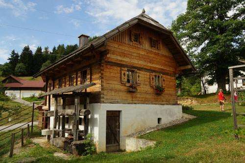 www.kmetija-samec.si