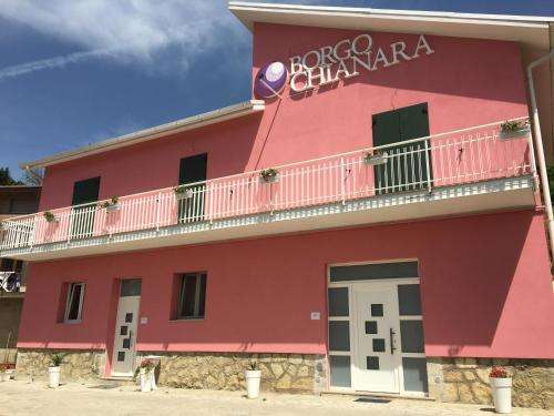 www.borgochianara.it
