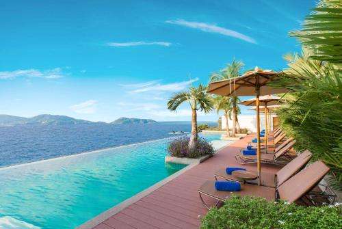 www.wyndhamgrandphuket.com