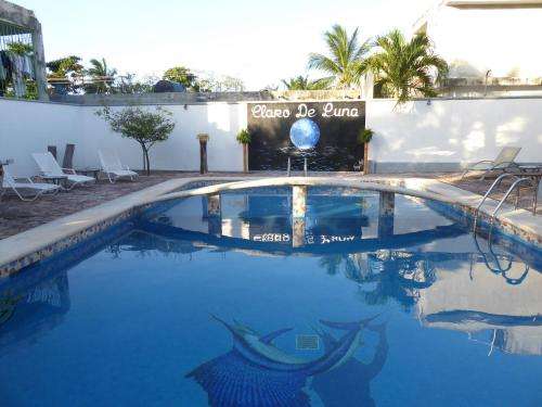 www.clarodeluna-apparthotel.com