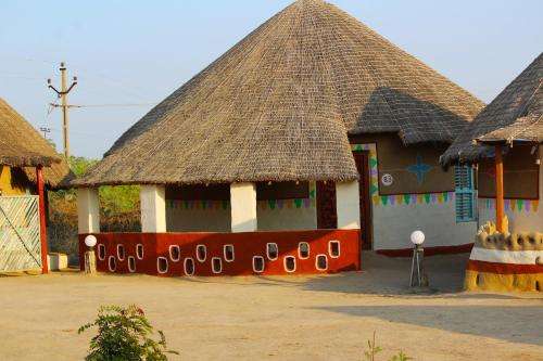 www.kutircraftvillageresort.com