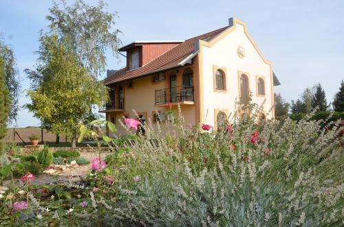 www.gardenvendeghazmako.hu