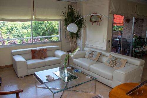 www.modernbnbsomosaguas.com.es