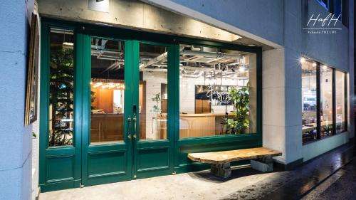 www.thelife-hostel.com
