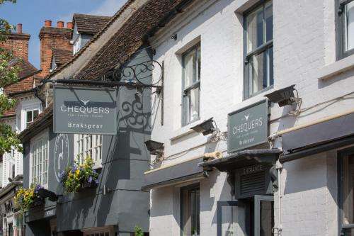 www.thechequersmarlow.co.uk