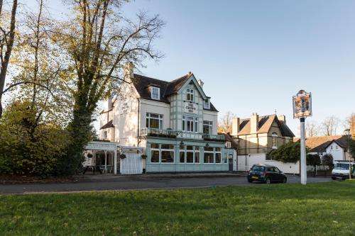 www.crownchislehurst.co.uk