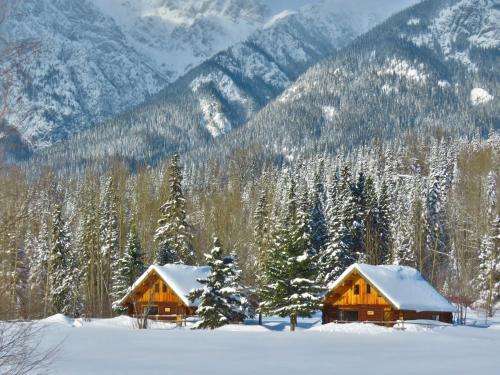 www.rockyridgeresort-bc.com