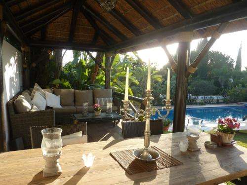 www.villabreezemarbella.com