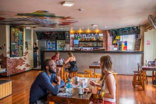 www.pariwana-hostel.com
