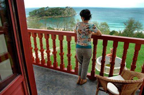 www.hotelvillaitsaso.com