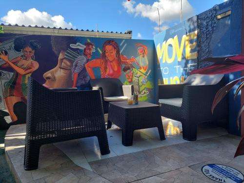 www.dancehallhostel.com