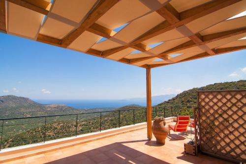 www.villadiopetres.com