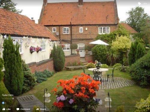 www.tudorfarmbedandbreakfast.com