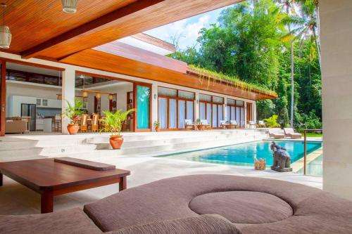 www.villamerdubali.com