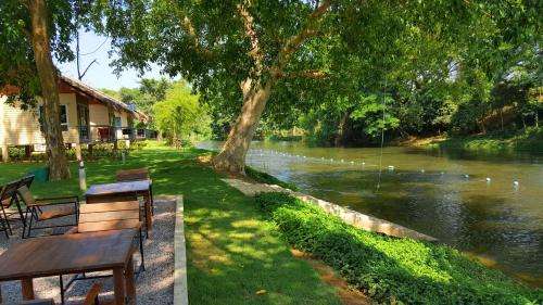 www.narinfahresort.com