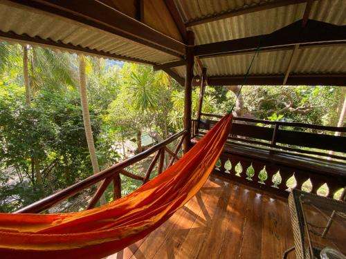 www.sabaicornerbungalows.com
