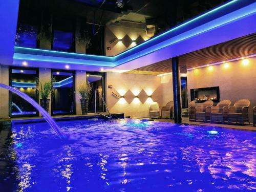 www.villadelfinspa.com