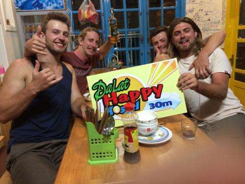www.dalathappyhostel.com
