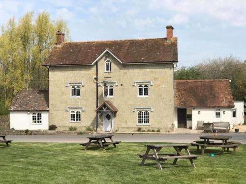 www.thebenettarms-semley.co.uk