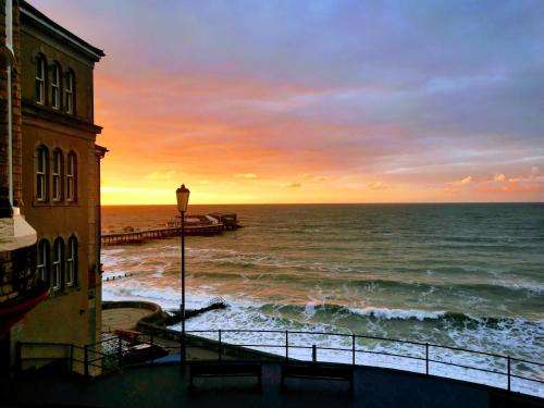 www.redlioncromer.co.uk