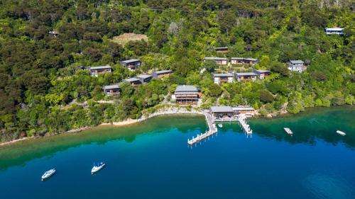 www.bayofmanycoves.co.nz