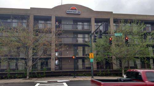 www.downtowninnandsuites.com