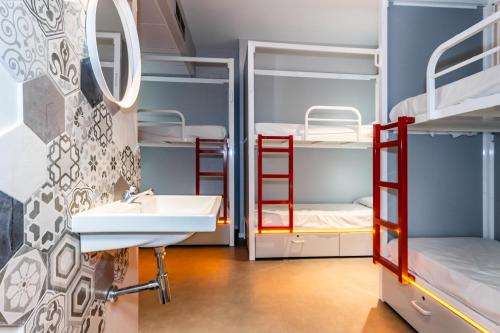 www.hostelbcn-sunmoon.com