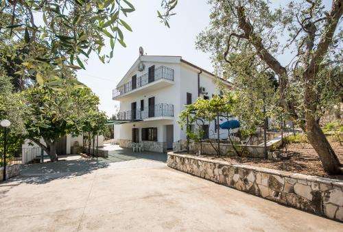 www.piccolouliveto-gargano.it