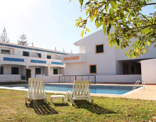 www.oasisbeachapartments.com