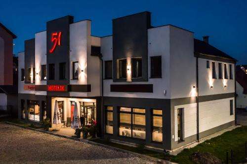 www.hotelik-51.pl