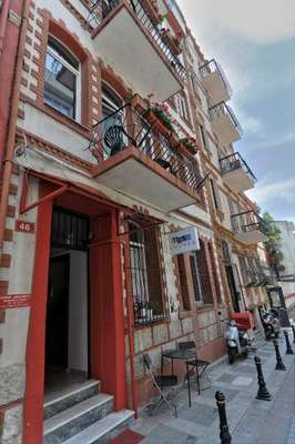 www.hushhostels.com