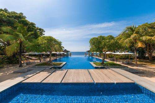 www.crimsonhotel.com