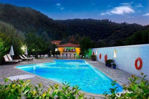 www.skopelos-artemis.gr