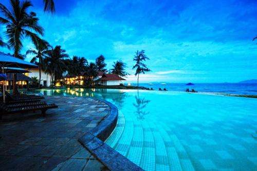 www.sutrabeachresort.com.my