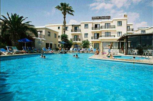 www.hilltop-cyprusapartments.com