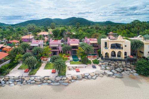 www.villamarocresort.com