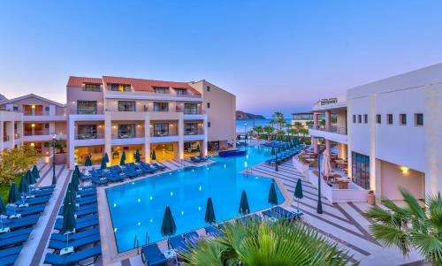www.portoplatanias.com