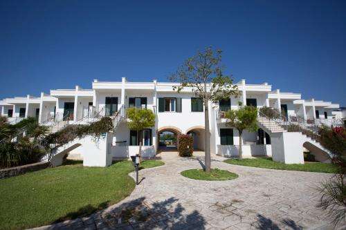 www.portoselvaggioresort.it