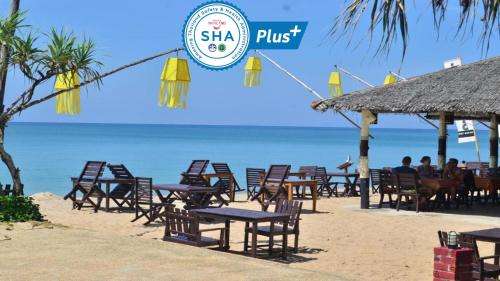 www.lantanicebeachresort.com