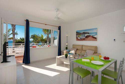 www.rocasblancaslanzarote.com