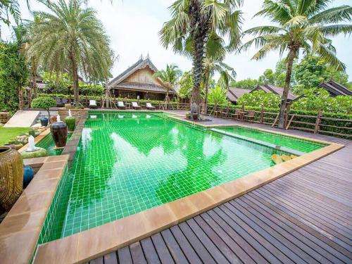 www.baanbaitanresort.com