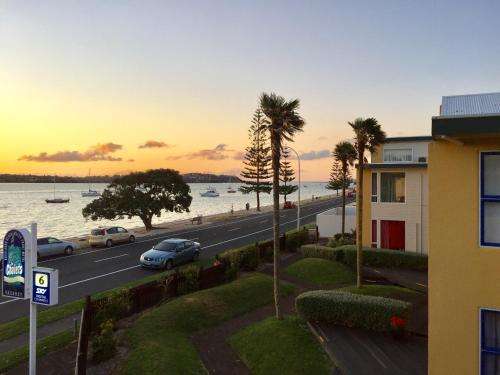 www.waterfrontchalets.co.nz