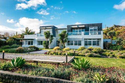 www.waihekewaterfrontlodge.co.nz