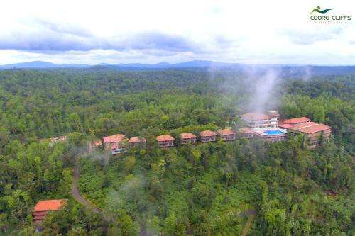 www.coorgcliffsresort.com